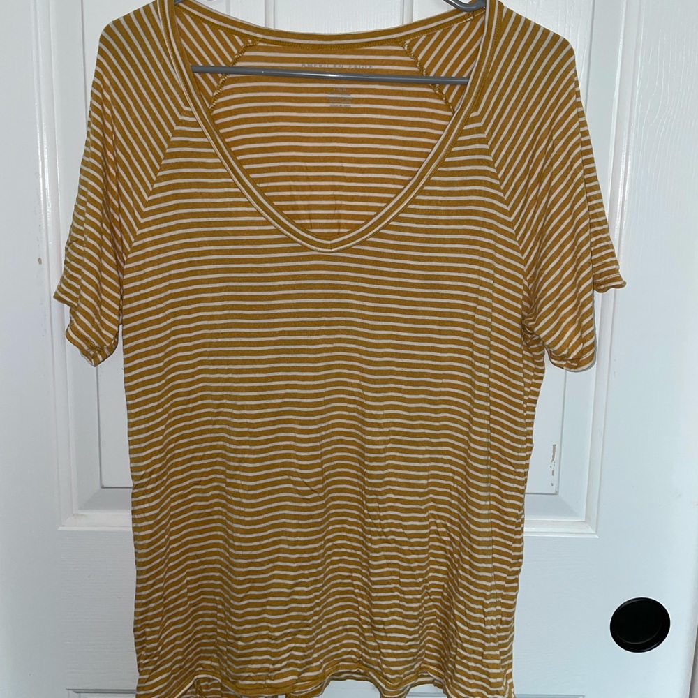 American Eagle Soft and Sexy V neck Tee Size L